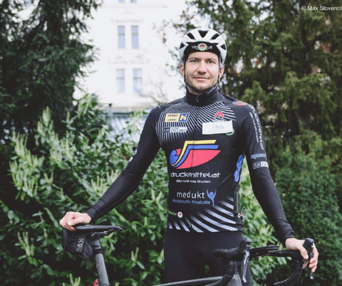 Philipp Kaider mit einem Rennrad